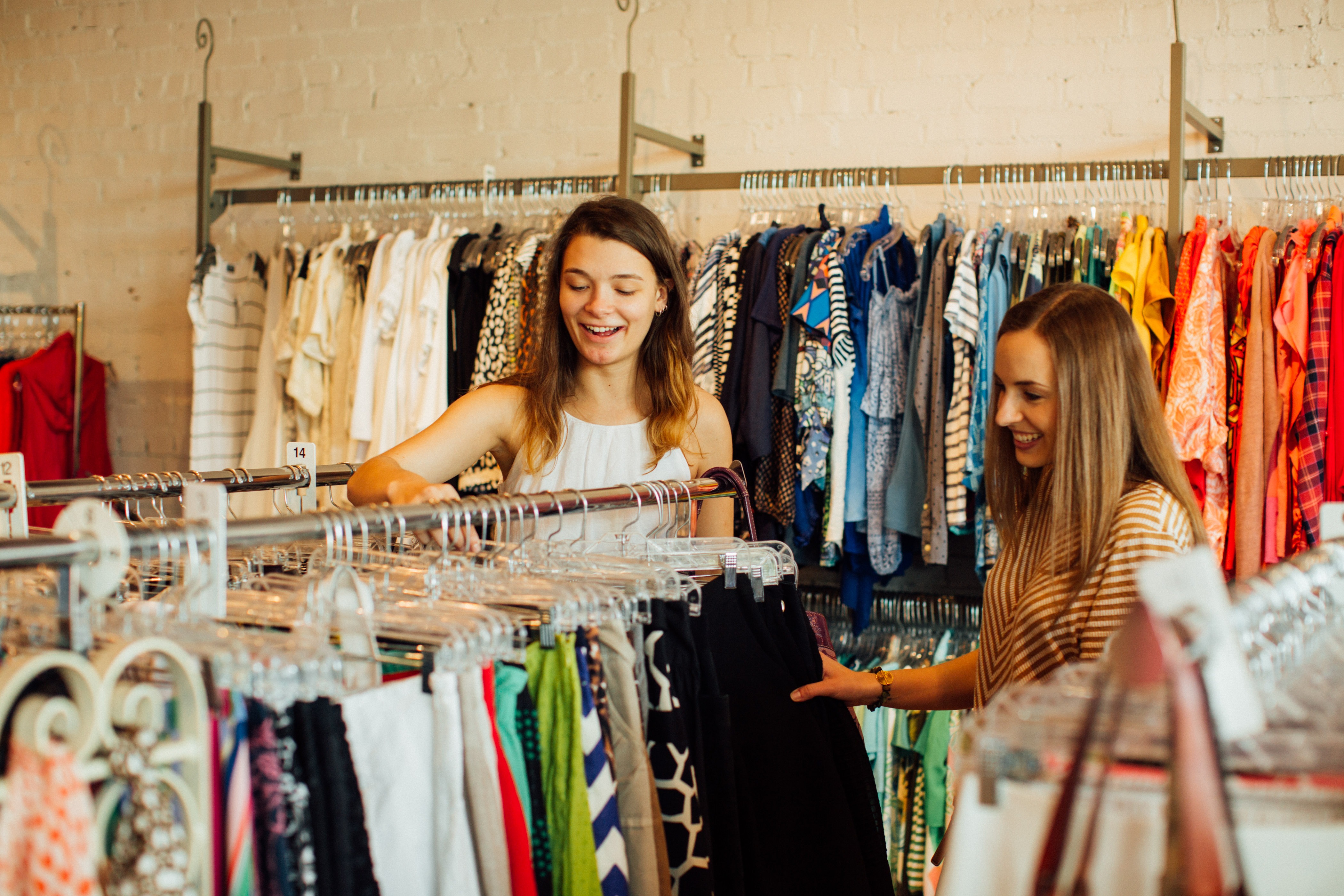 6 Tips for Consignment Clothes Shopping Success  |  Fairly Southern  |  Fifi's Consignment in Raleigh, NC